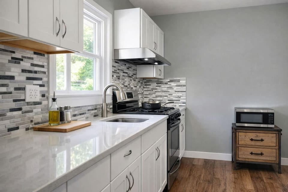 Cozy Old Chicago Style Retreat in Evanston Apartment in Evanston