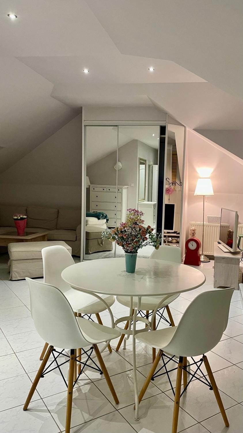 Living room, Seating area, Dining area
