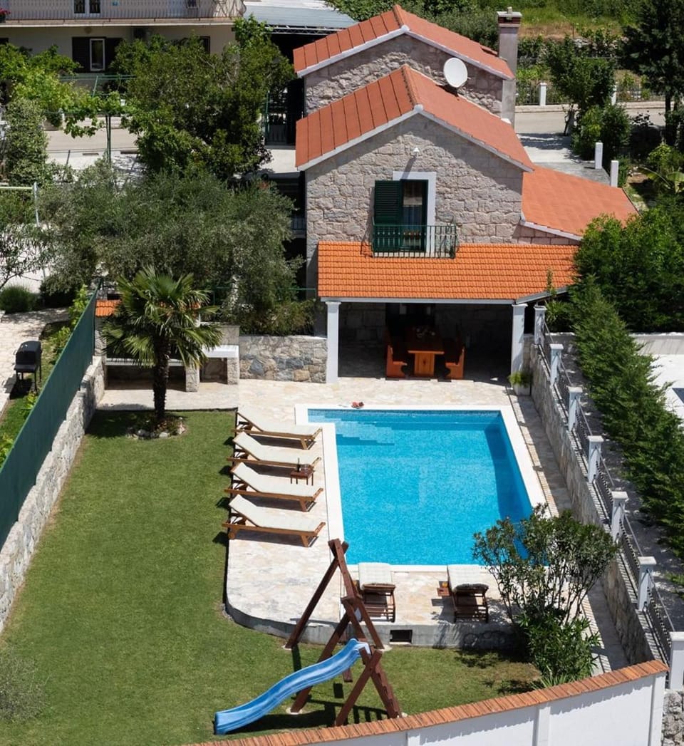 Property building, Patio, Day, Garden, Garden view, Pool view, Swimming pool, sunbed