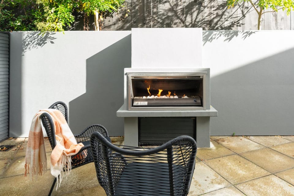 Patio, Day, Seating area, fireplace