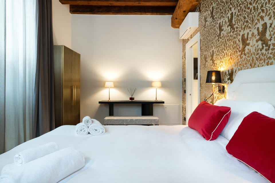 Bed, Photo of the whole room