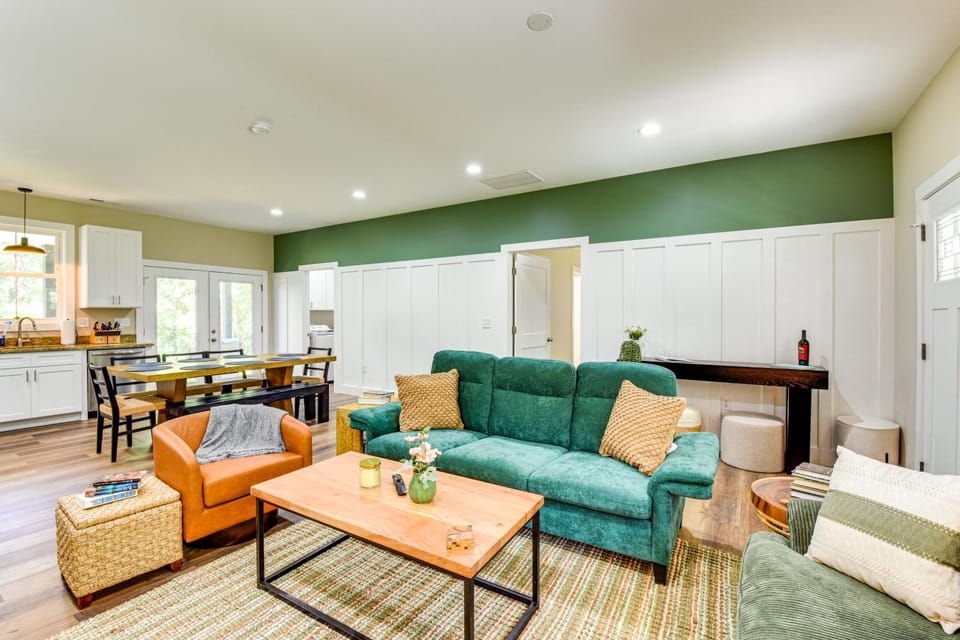 1 Mi to Lake Hartwell: Updated Retreat w/ Patio! House in Lake Hartwell