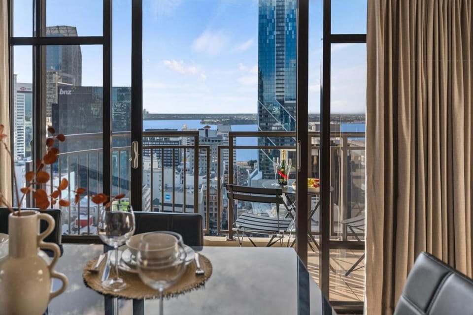 Dining area, City view, Sea view