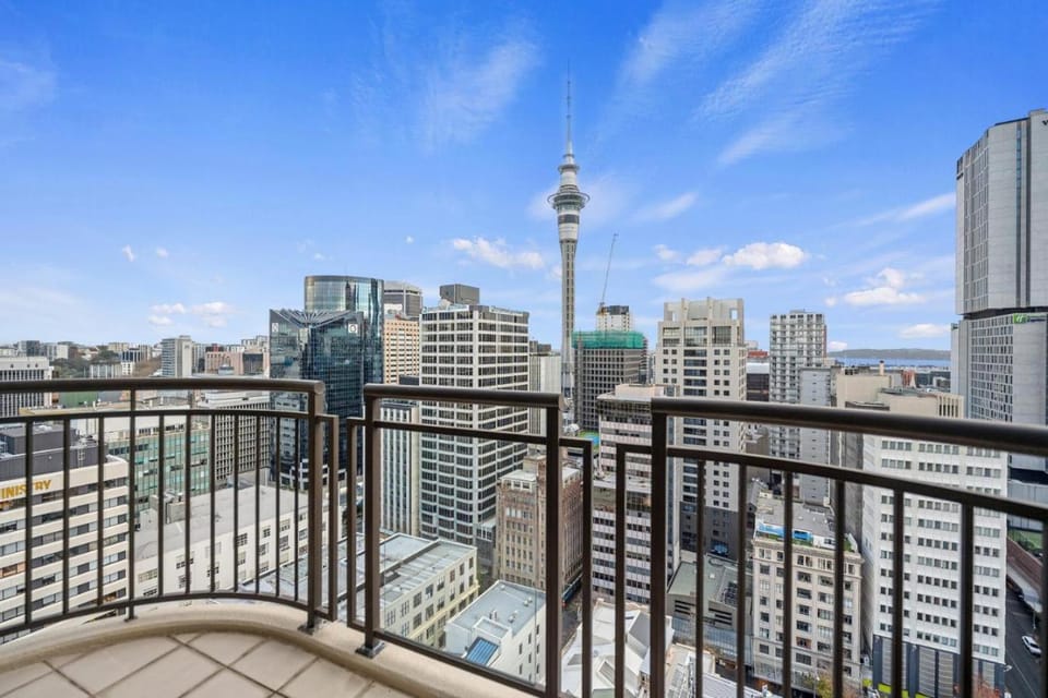 View (from property/room), Balcony/Terrace, City view
