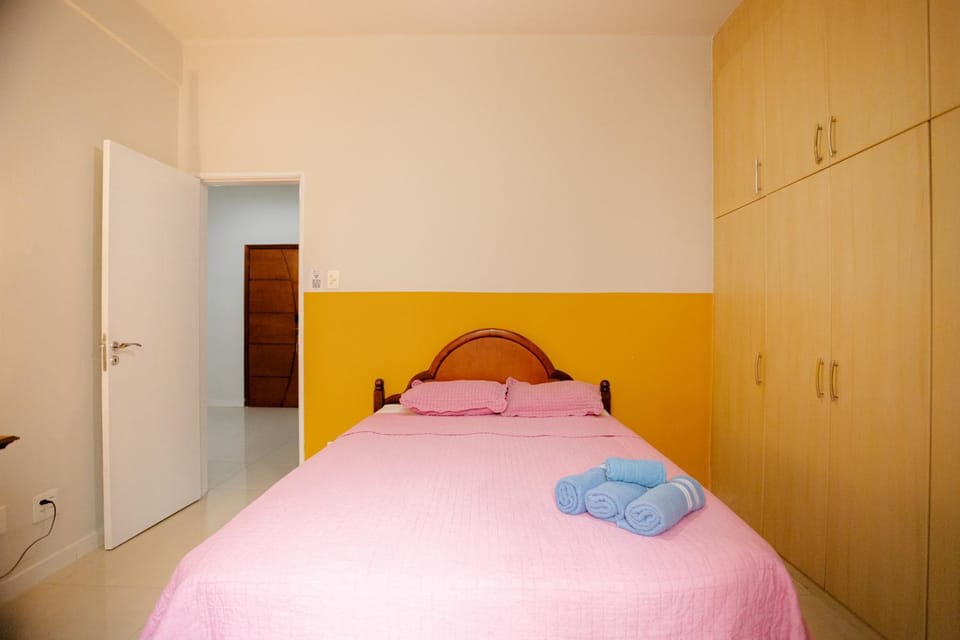 Bed, Bedroom, towels, wardrobe
