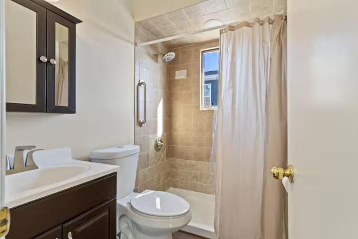 Shower, Toilet, Bathroom, Bath, towels