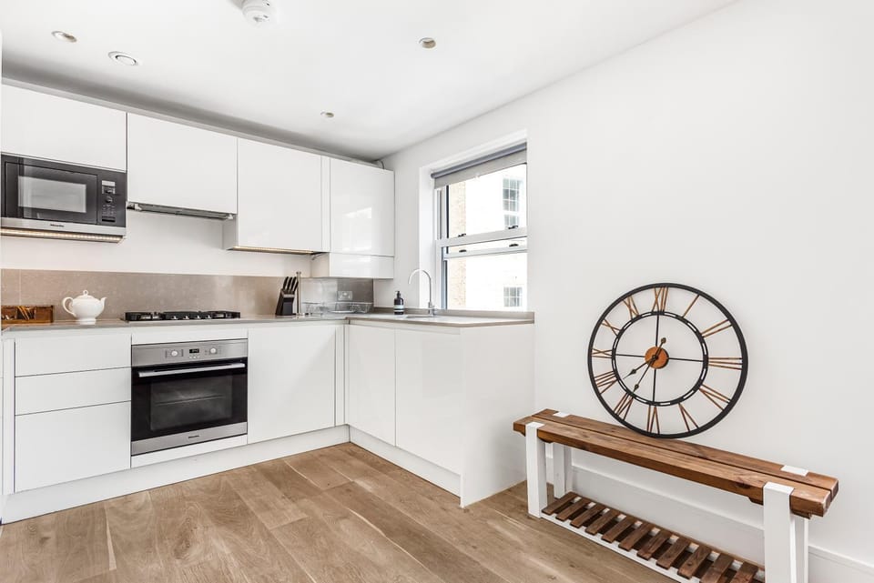 Walpole Court Apartment in London Borough of Ealing