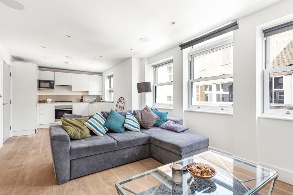 Walpole Court Apartment in London Borough of Ealing