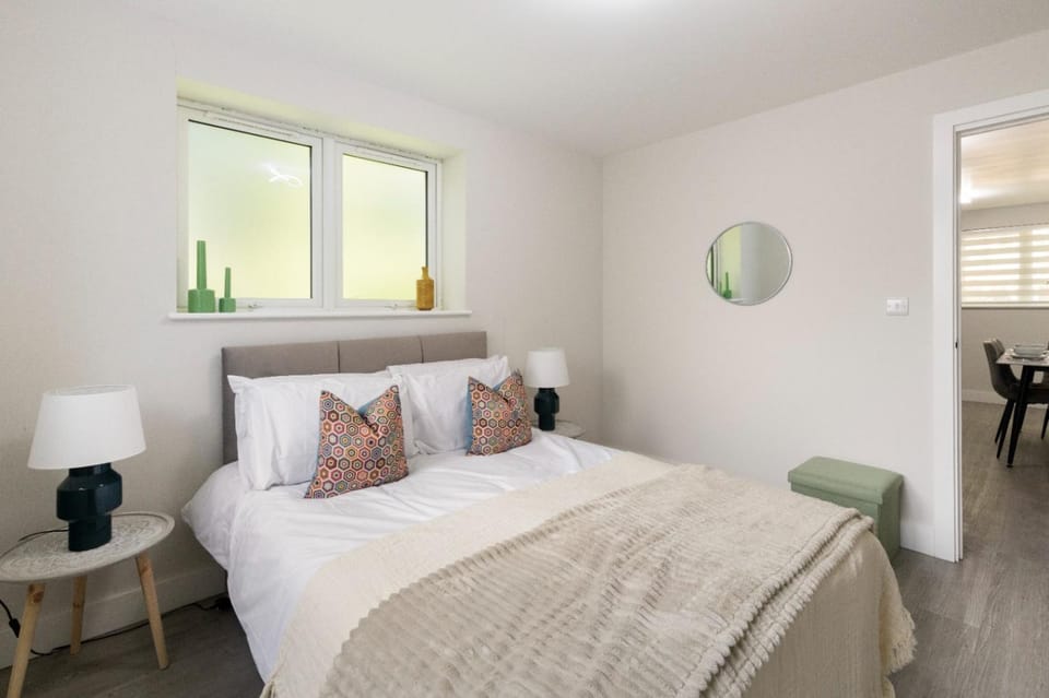 Peaceful London Stay 2BR Walkable Locale Apartment in London Borough of Camden