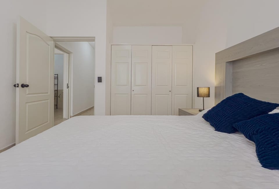 Bed, Bedroom, wardrobe