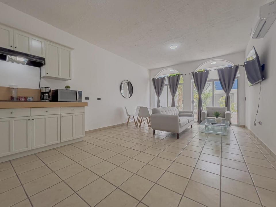 Kitchen or kitchenette, Living room