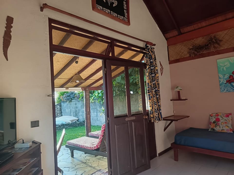 Property building, Bed, Living room, Seating area, Beach, Garden view, Landmark view, Mountain view, Sea view, internet