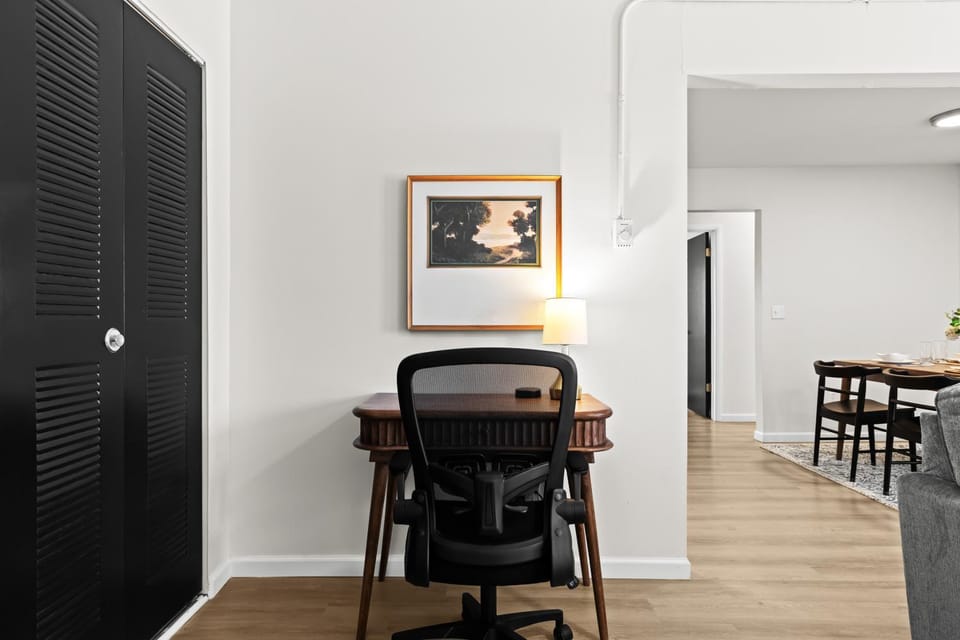 Stylish 1BR Upper Flat in the Heart of Royal Oak Apartment in Royal Oak