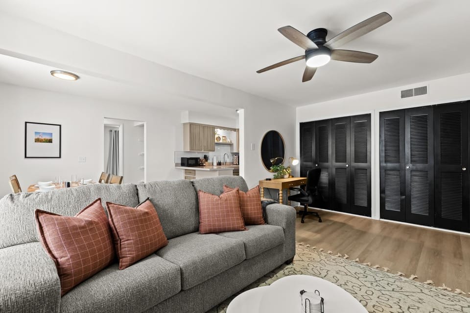 Charming 1BR Upper-Flat Unit in Royal Oak Apartment in Royal Oak