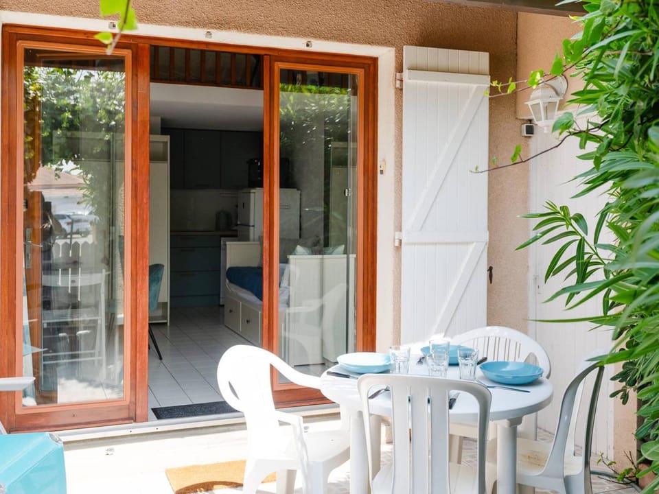 Pavillon Studio Mezzanine Climatisé Proche Plage avec Parking - FR-1-409A-37 Villa in Gruissan