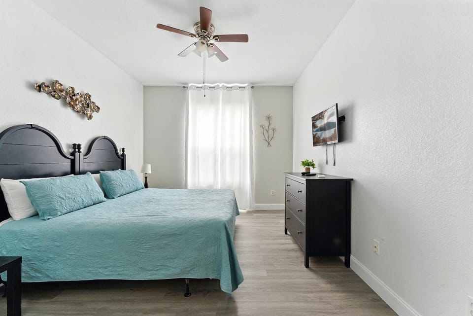 3BR Resort Condo Pool Balcony Near Disney Apartment in Four Corners