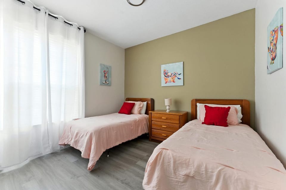 3BR Resort Condo Pool Balcony Near Disney Apartment in Four Corners