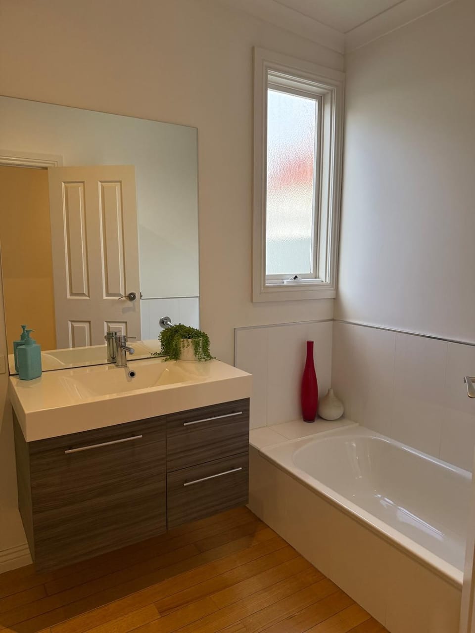 Spacious self contained house walking distance-CBD House in Bendigo