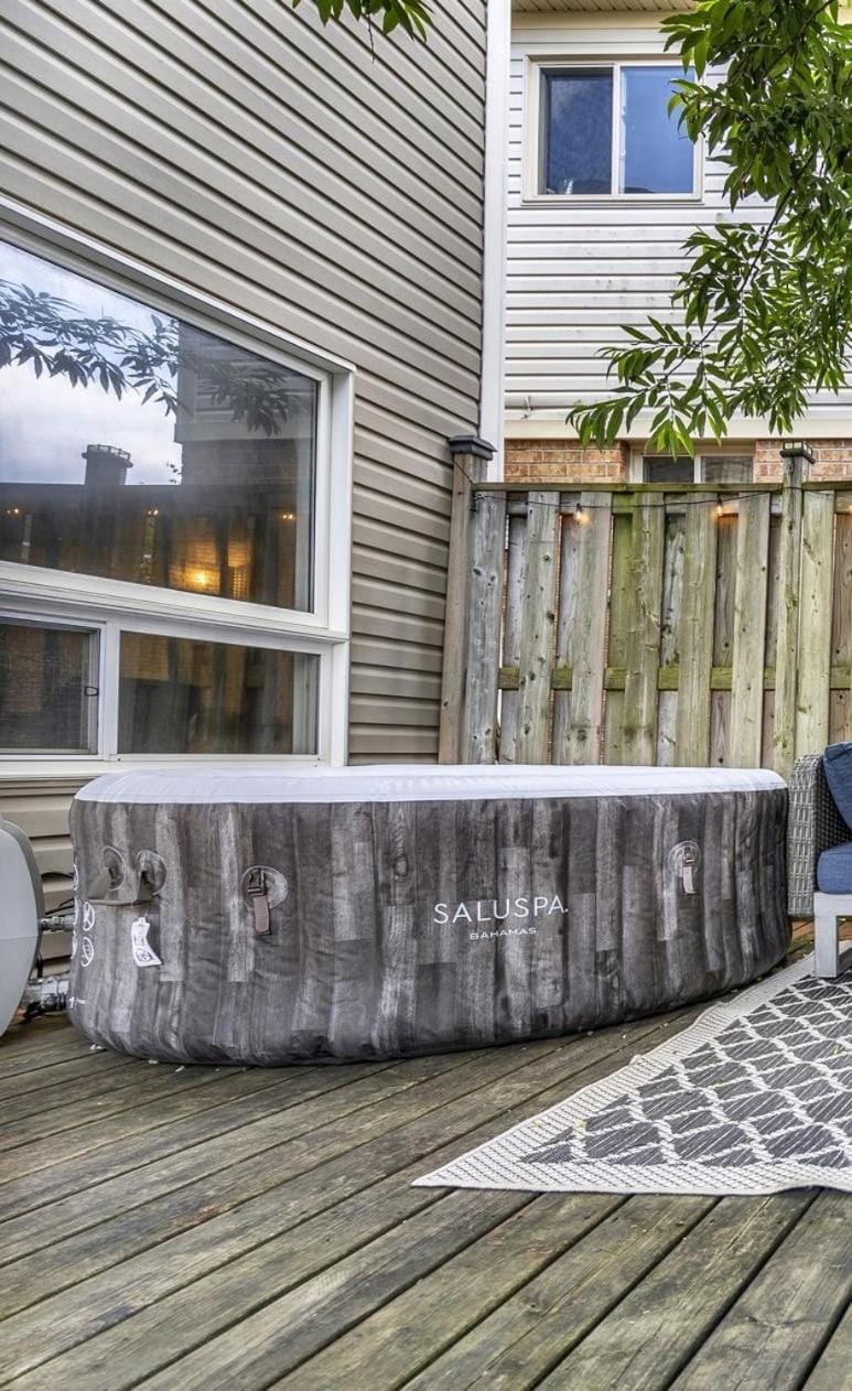 Instaworthy Home - Relaxing Patio - Hot tub & BBQ House in Cambridge