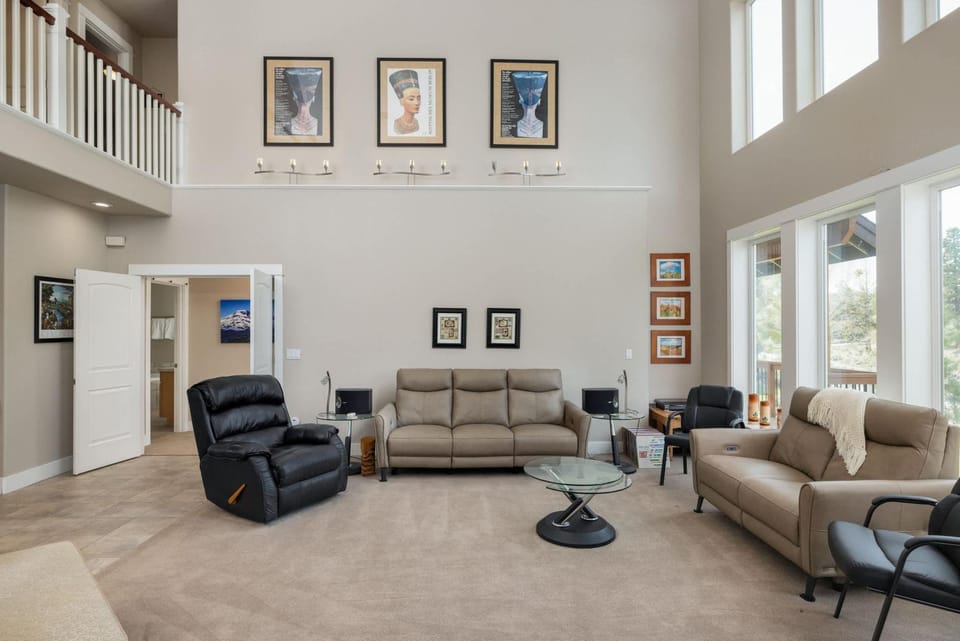 6BR - 6 King Beds - EV - 10min Downtown House in Bend