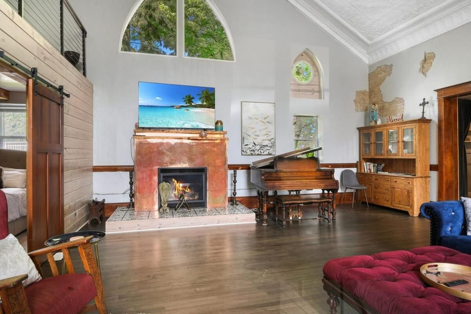 Holy Smokes, what a stay! Spacious church convert House in Sturgeon Bay