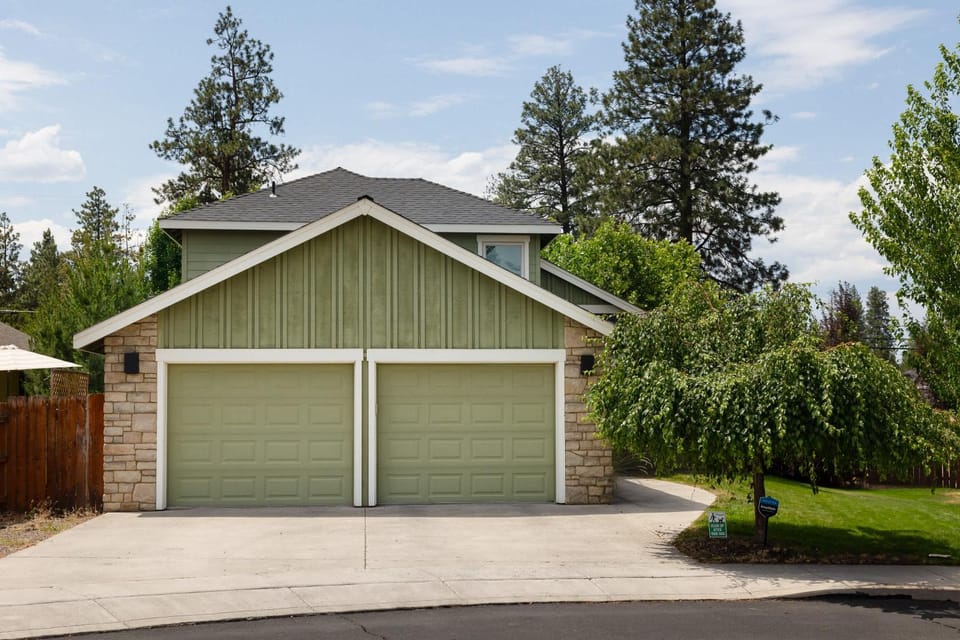 Private Hot-Tub- 3 BDR for 8 Pet's OK House in Bend