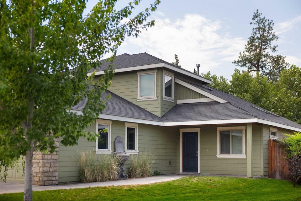 Private Hot-Tub- 3 BDR for 8 Pet's OK House in Bend