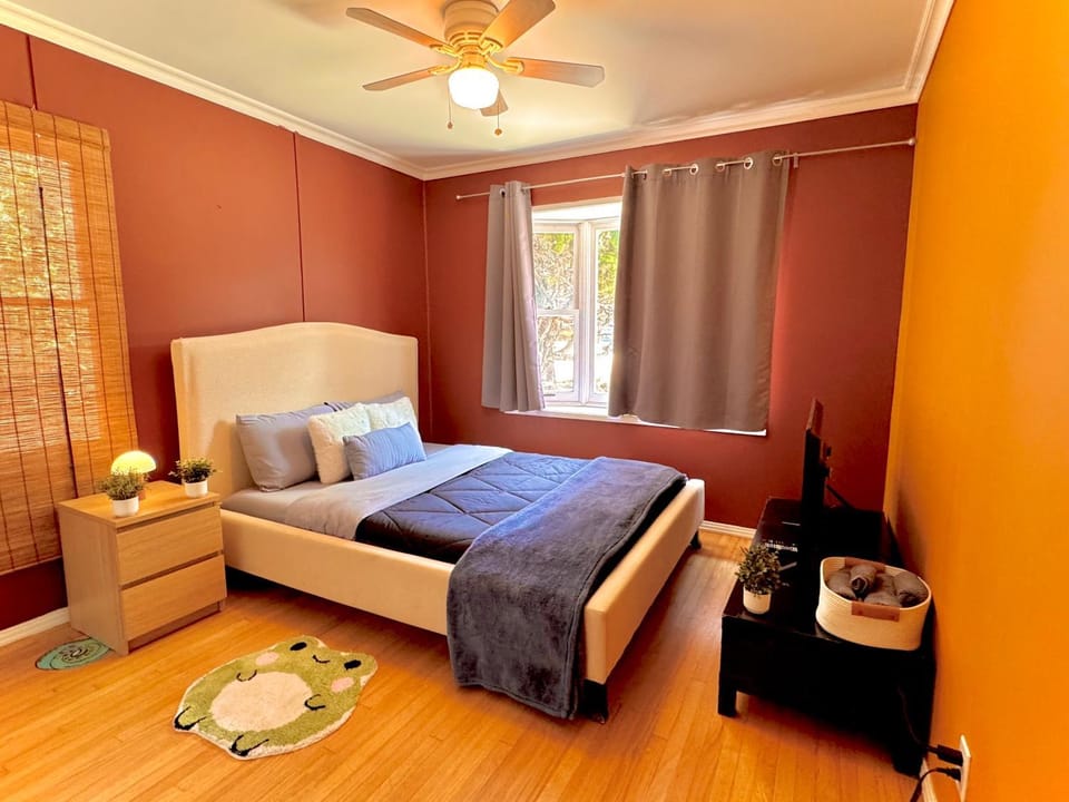 West LA - Family House & Private Yard - 10 mins from LAX & Beach House in Mar Vista