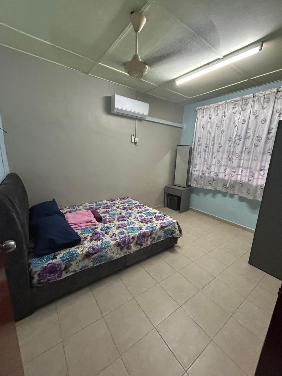 Bedroom, air conditioner