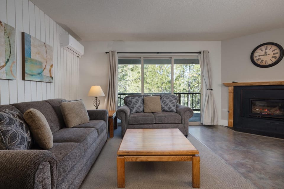Ponderosa Vista - Resort Condo House in Bend