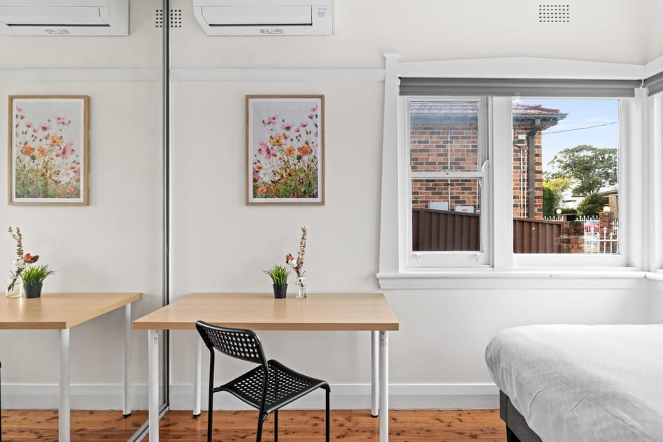 Budget-Friendly Comfort - Private Single Room in Padstow - Shared Bathroom Bed and Breakfast in Sydney