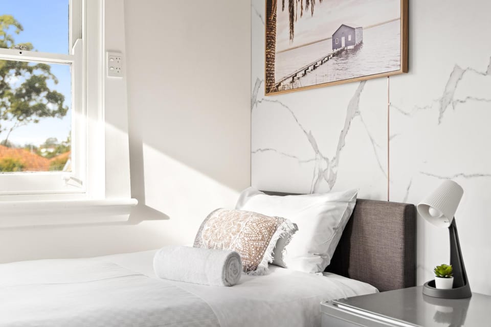 Budget-Friendly Comfort - Private Single Room in Padstow - Shared Bathroom Bed and Breakfast in Sydney