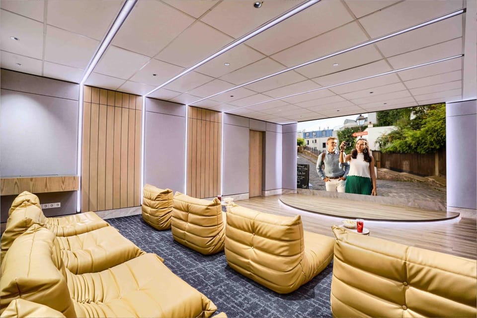 Communal lounge/ TV room