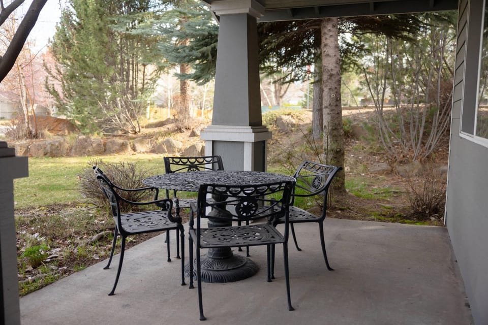 Rock Bluff Retreat - Home for 6 House in Bend