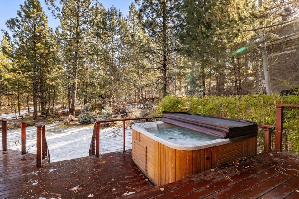 Hot-Tub - Prime Location - Spacious 4BDR - Pets OK House in Bend