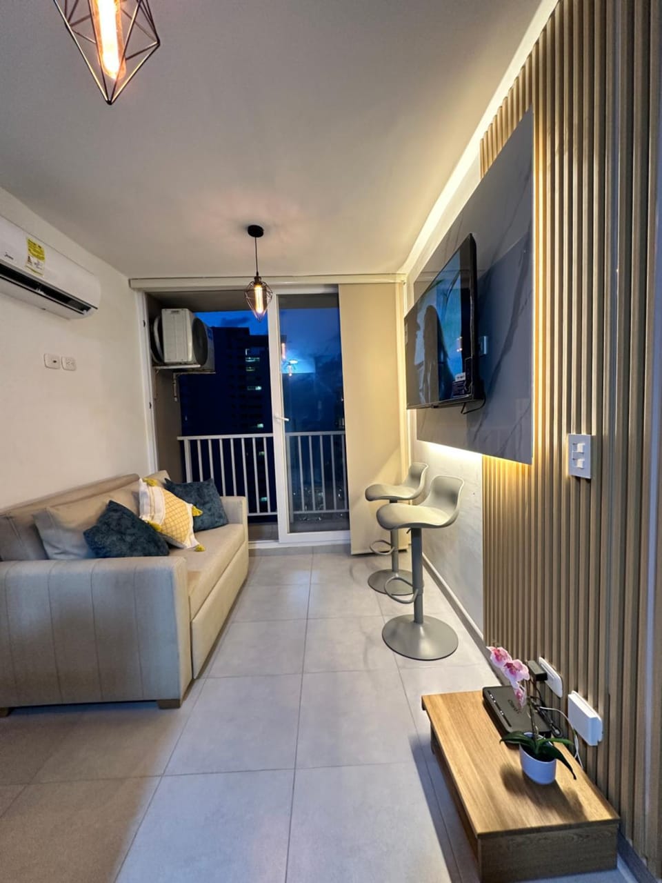 Communal lounge/ TV room, TV and multimedia, Living room, Evening entertainment, air conditioner