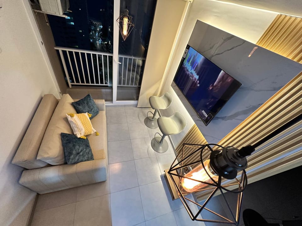 Communal lounge/ TV room, TV and multimedia, Living room