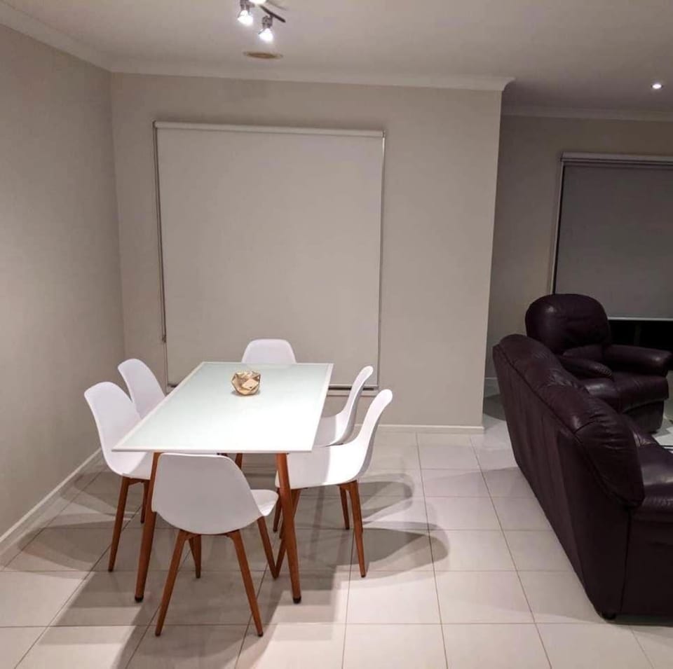 La Casa!! Great location, Mins away from River and Beaches House in Warrnambool