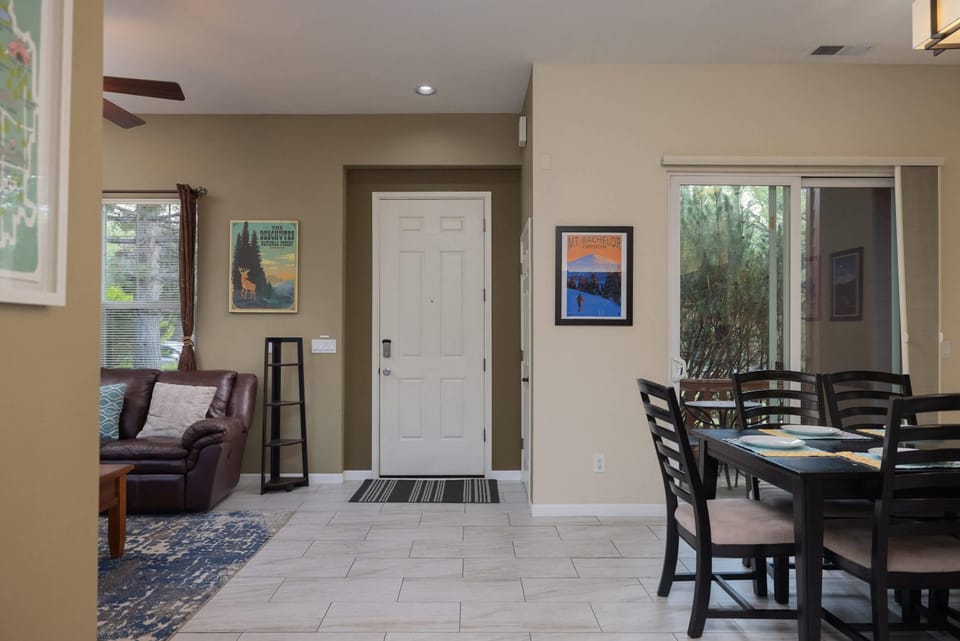 Family Friendly - Minutes to Old Mill - Sleeps 6 House in Bend