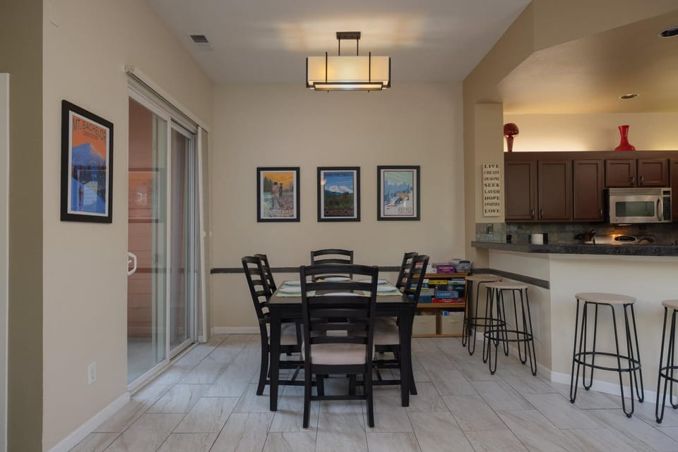 Family Friendly - Minutes to Old Mill - Sleeps 6 House in Bend