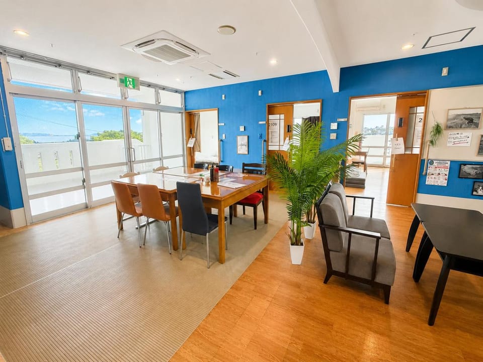 Seating area, Dining area