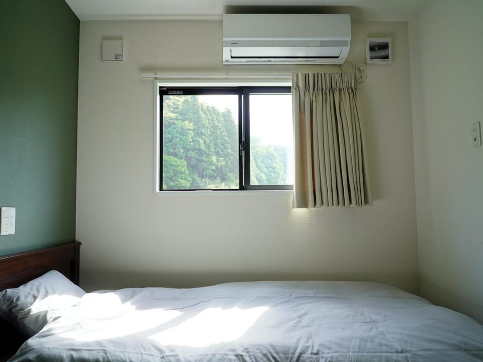Bed, Photo of the whole room, air conditioner