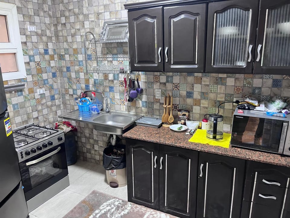 Coffee/tea facilities, Kitchen or kitchenette, oven, stove