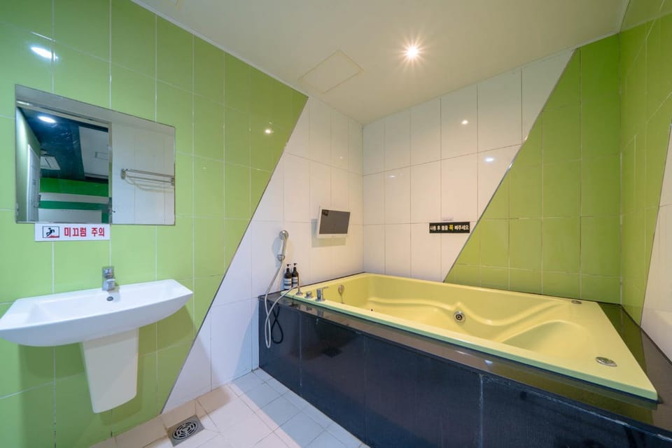 Bathroom, Bath