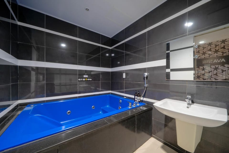 Bathroom, Bath