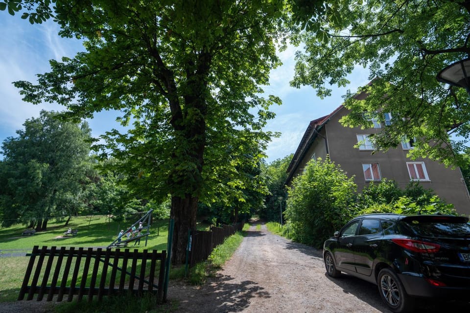 Property building, Neighbourhood