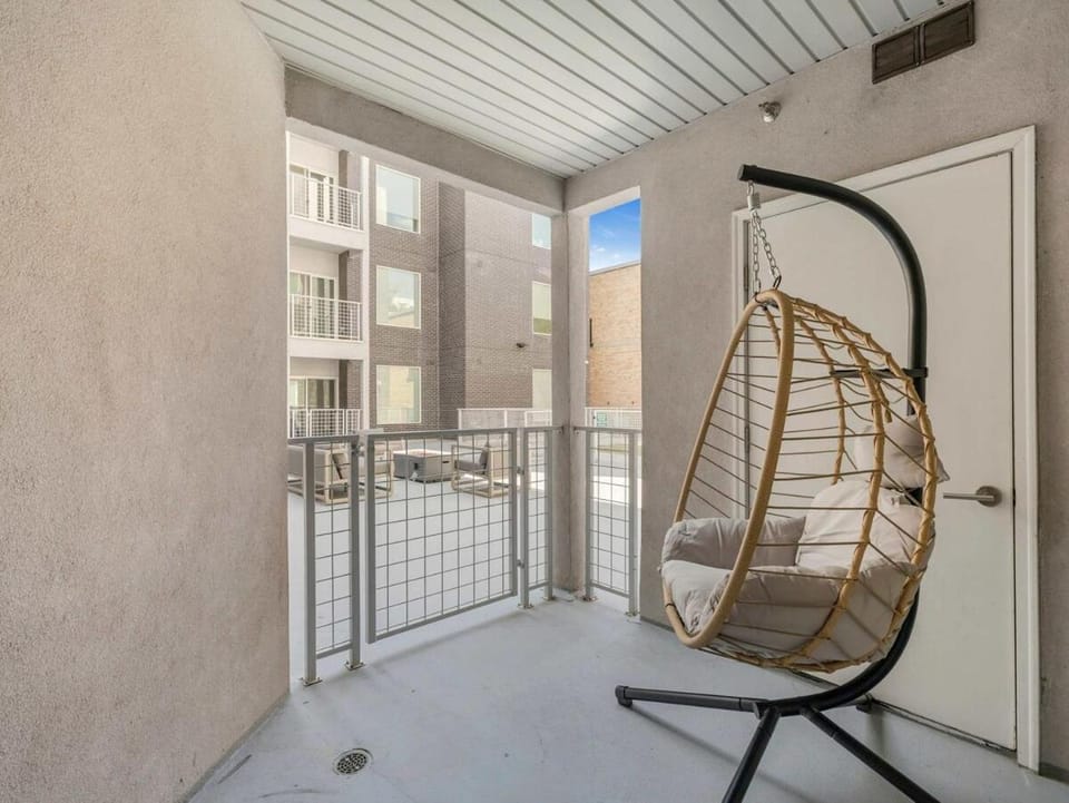 Central SLC Apartment King Bed Gym Smart TV Apartment in Salt Lake City