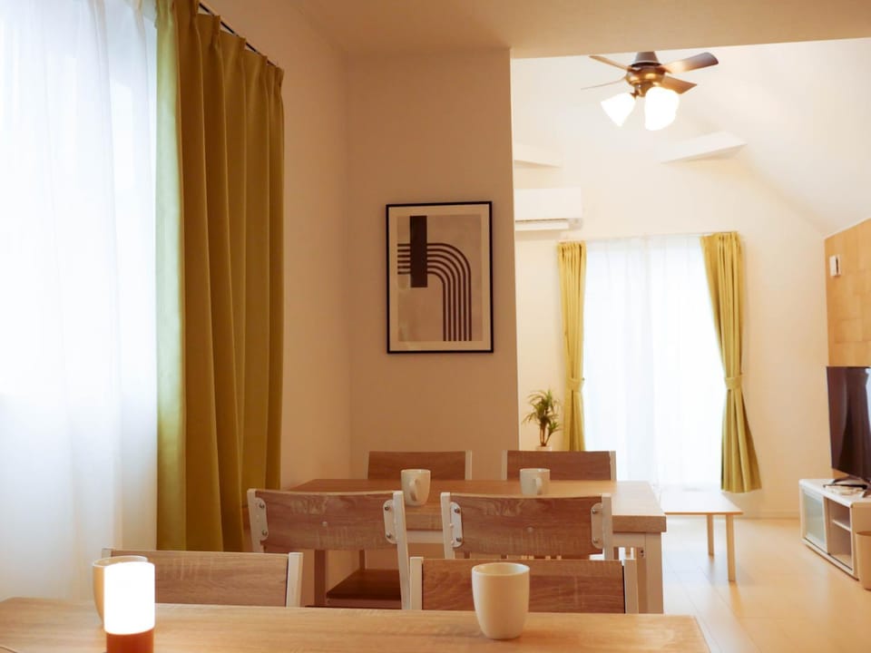 Living room, Dining area