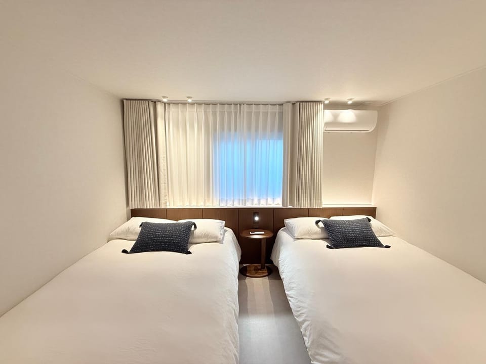 Bed, Photo of the whole room, Bedroom, heating, internet, air conditioner