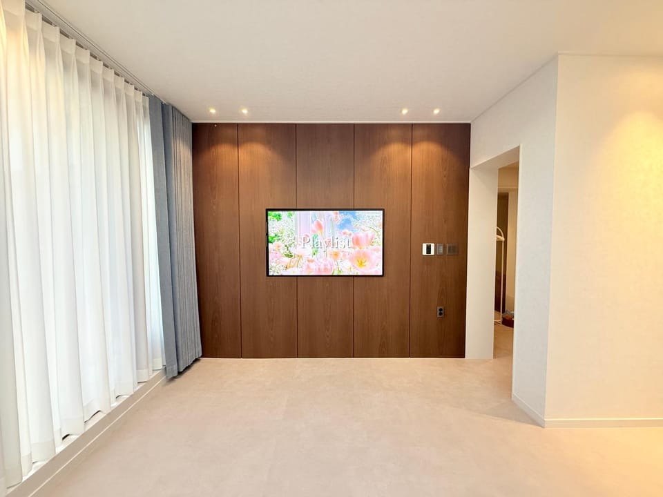 TV and multimedia, Living room, heating, internet, air conditioner